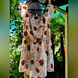 Vintage colored, Floral, ruffled, romper! New condition!